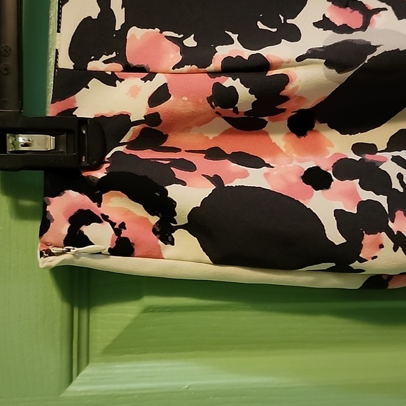 New York and Company Stretch Pencil Skirt  * Knee Length * (Size 10) - Picture 4 of 5